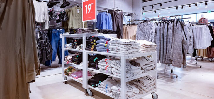 Jakie są zasady visual merchandisingu w sklepie odzieżowym?